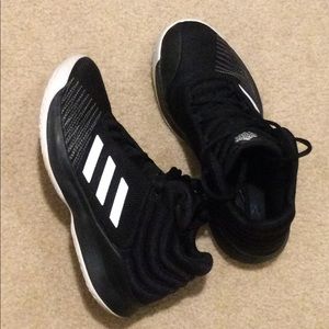 Boys Adidas basketball shoes - size 6 - like new!